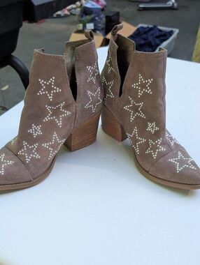 Studded Star Suede Ankle Boots - Taupe